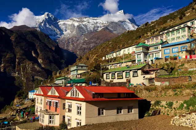 Монджо (2840м)  - Намче Базар (3440 м).