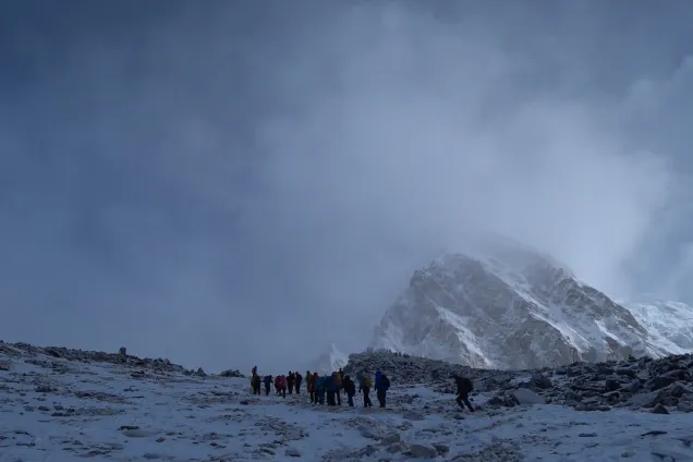 Горак-Шеп (5140м) - в. Кала-Паттар (5672 м). Спуск в Лобуче