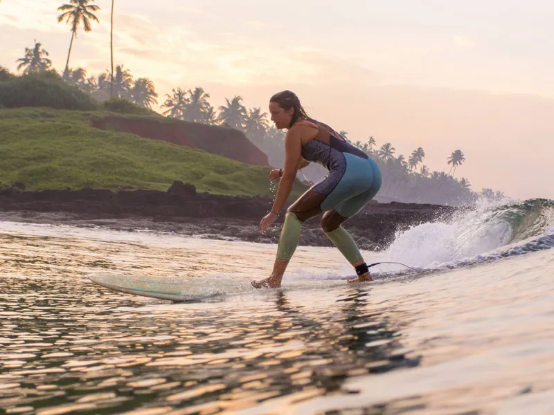 2025-12-04-retreatsindia-images-girl-surfing-edava.jpg