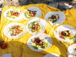 Лаваш с мясом, сыром и овощами/Арбузы и Дыни